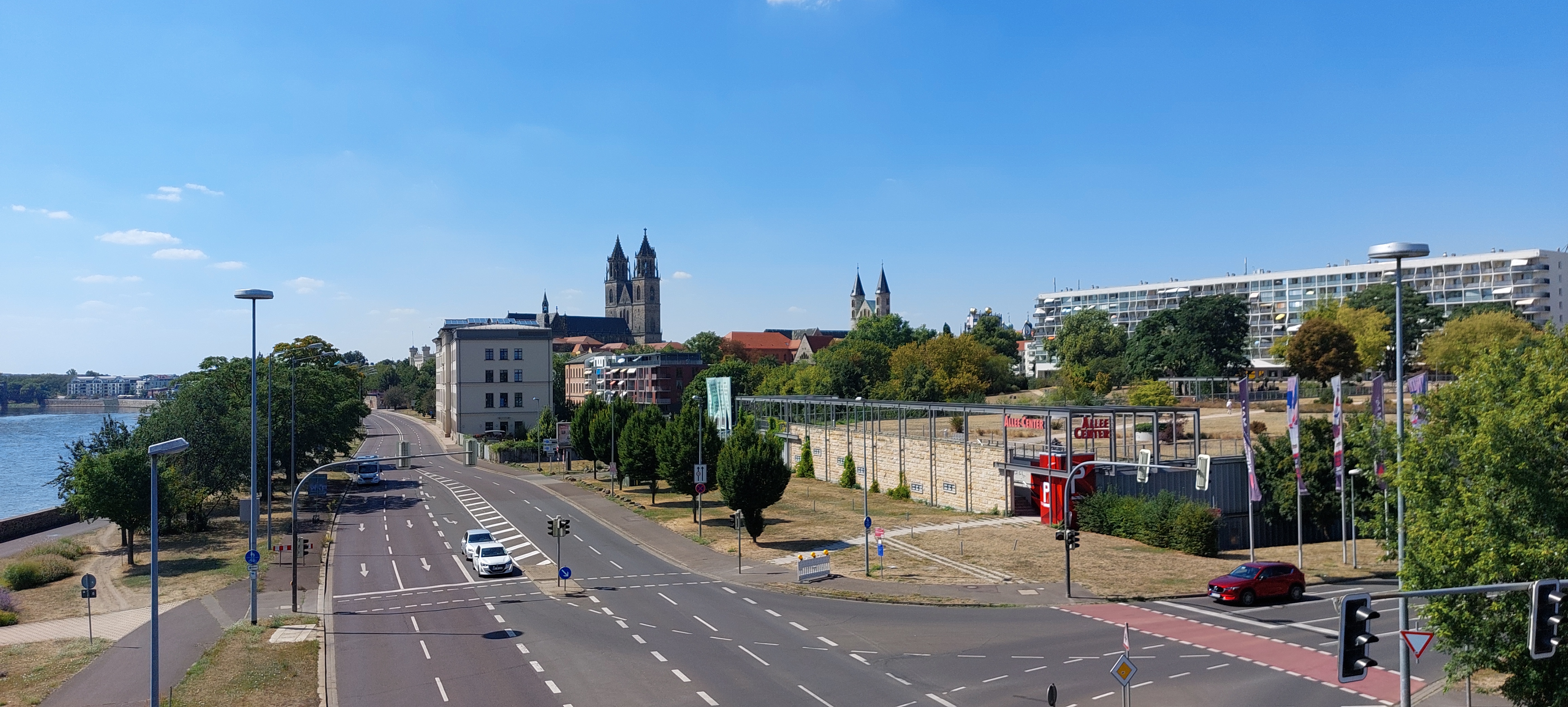 Blick von der Strombrücke auf den Prämonstratenserberg in Richtung Dom